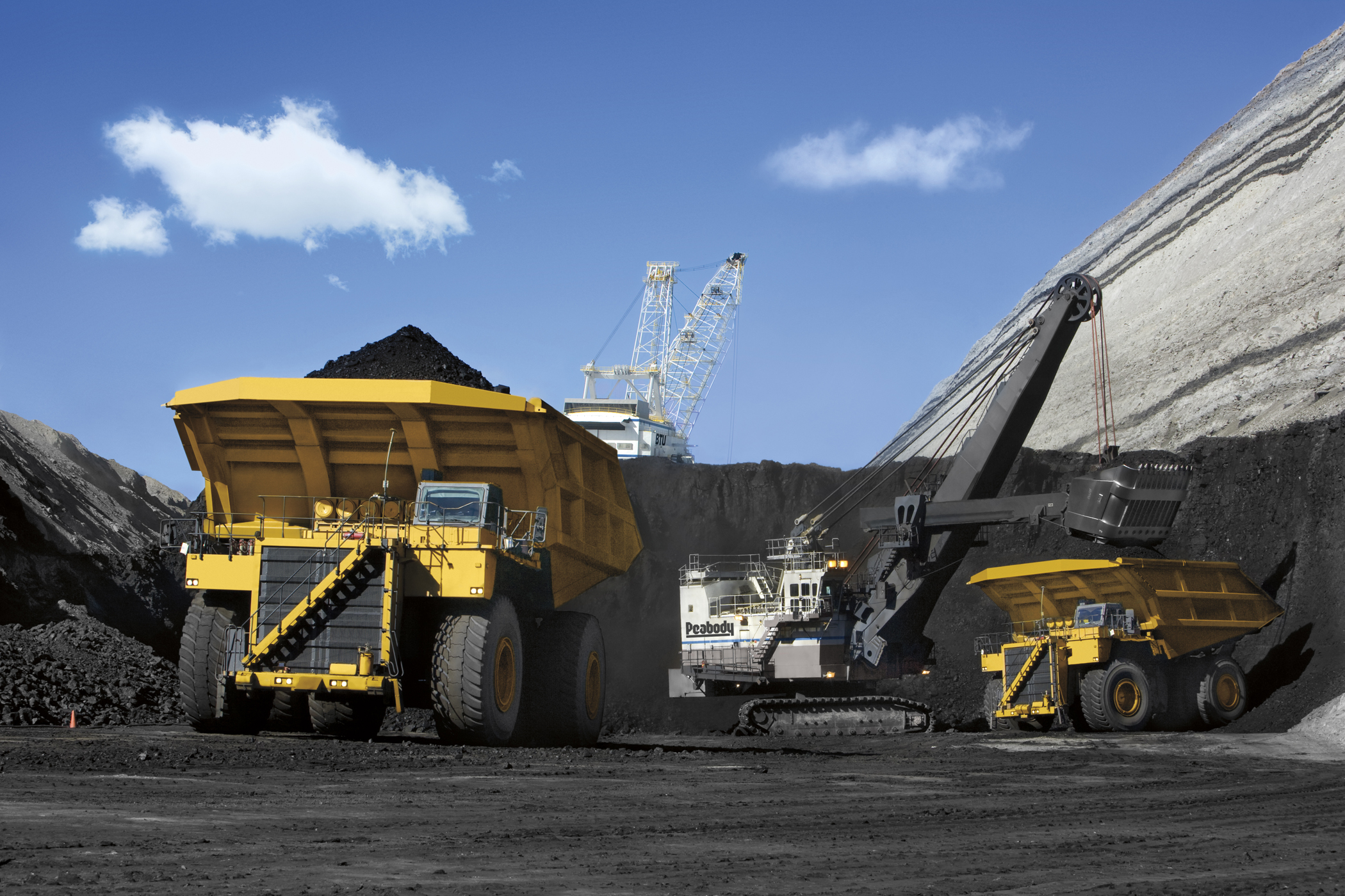 Отрасль добычи угля. Добыча угля. Угольная промышленность. Открытая добыча угля. Угольный карьер.